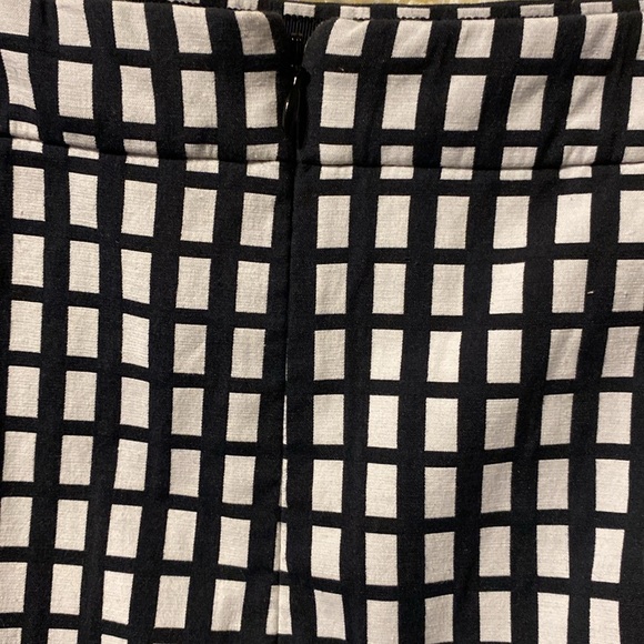 J Crew Black Women’s Black/White Checkered Pencil Skirt. Size 2 - Picture 5 of 7